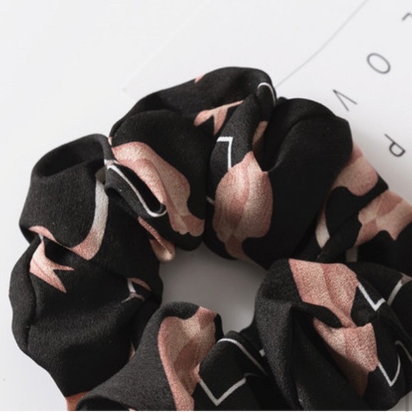 Flamingo Scrunchies - Picture 6 of 6